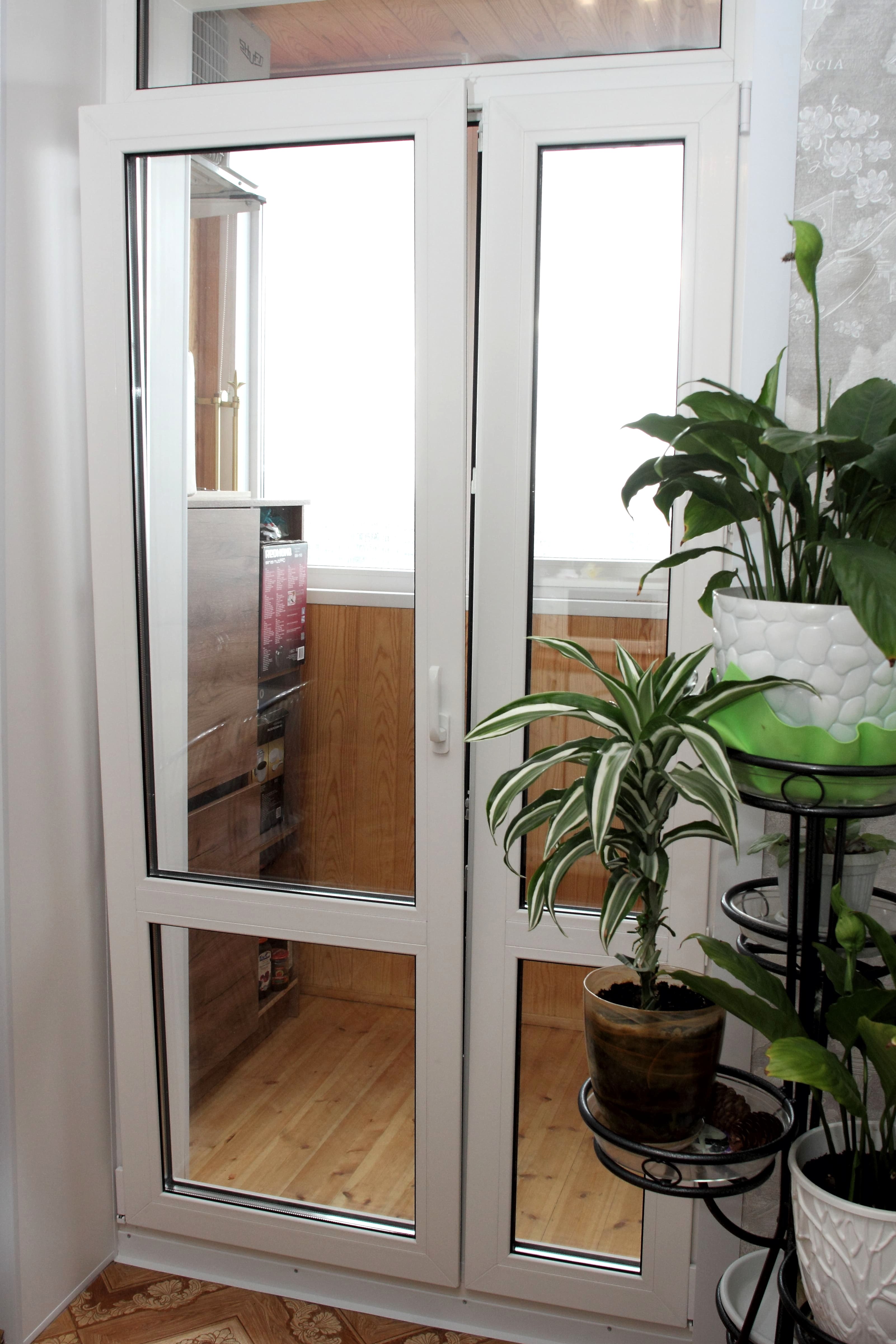 Пластиковая двойная дверь VEKA SoftLine 82