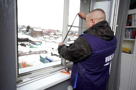 Ремонт окна, монтаж уплотнительной резины