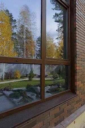 Пластиковое окно, коричневая ламинация