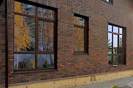Пластиковые окна с кашированием, остекление дома